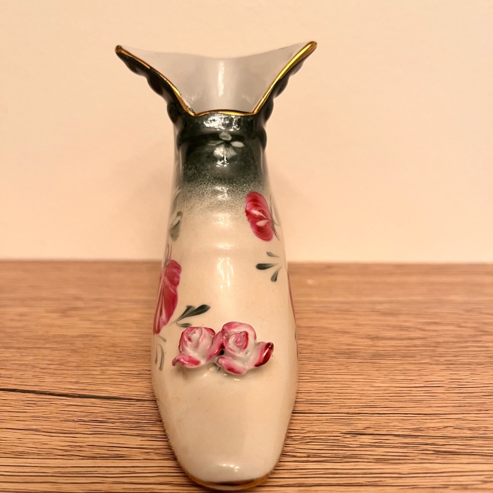 VTG Formalities By Baum
Vintage Ceramic Figurine Shoe Floral Victorian - Picture 2 of 8